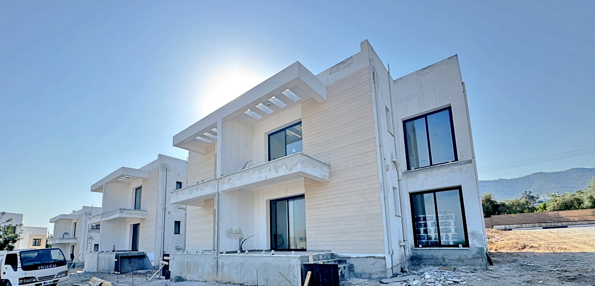 2+1 apartments in a stunning complex in Karaagach. Surrounded by nature and uninterrupted panoramas guaranteed!