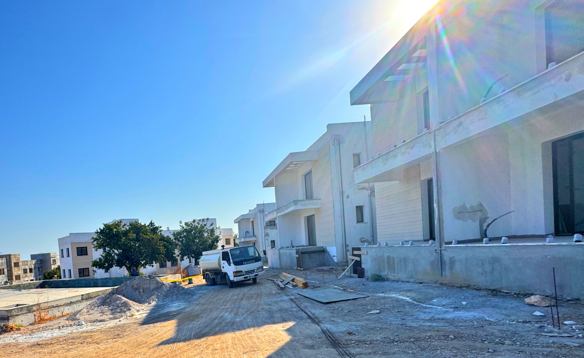 2+1 apartments in a stunning complex in Karaagach. Surrounded by nature and uninterrupted panoramas guaranteed!