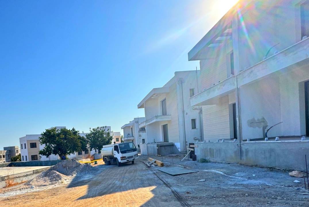 2+1 apartments in a stunning complex in Karaagach. Surrounded by nature and uninterrupted panoramas guaranteed!