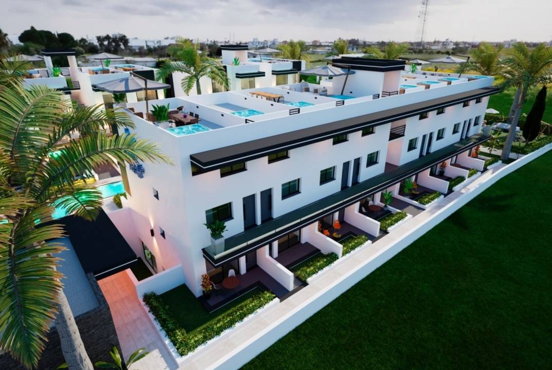 Apartments of different layouts - with a garden and perthouses in the new Yeni-Bogazichi complex, all infrastructure nearby!