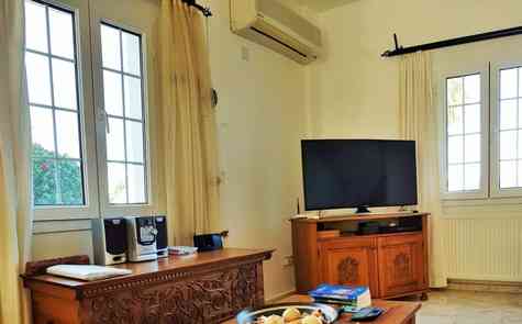 Bellapais Villa, Kyrenia – 3-Bedroom Home with Garden and Views