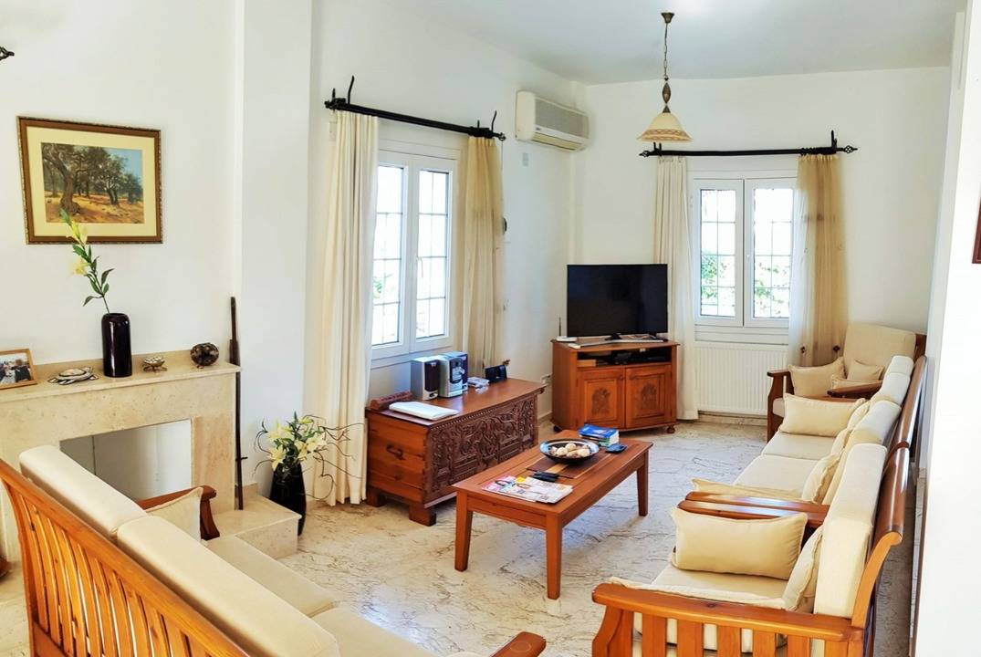 Bellapais Villa, Kyrenia – 3-Bedroom Home with Garden and Views