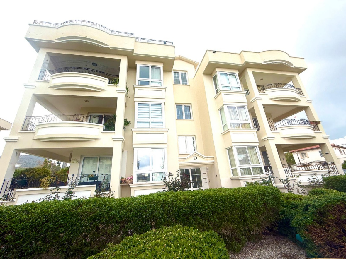 Spacious fully furnished 3+1 apartment with sea and mountain views in Girne, Alsancak, Kavankoy Site.