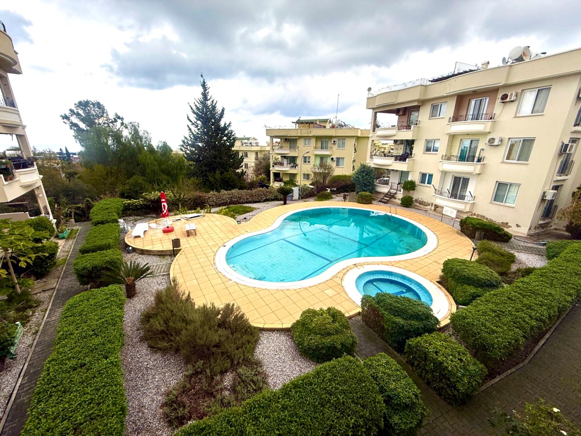 Spacious fully furnished 3+1 apartment with sea and mountain views in Girne, Alsancak, Kavankoy Site.