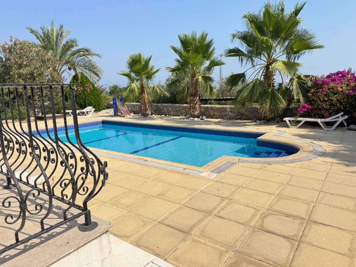 Spacious 3+1 Villa for Rent in Karşıyaka