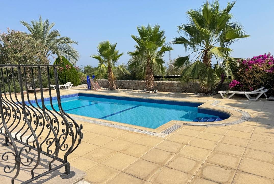 Spacious 3+1 Villa for Rent in Karşıyaka