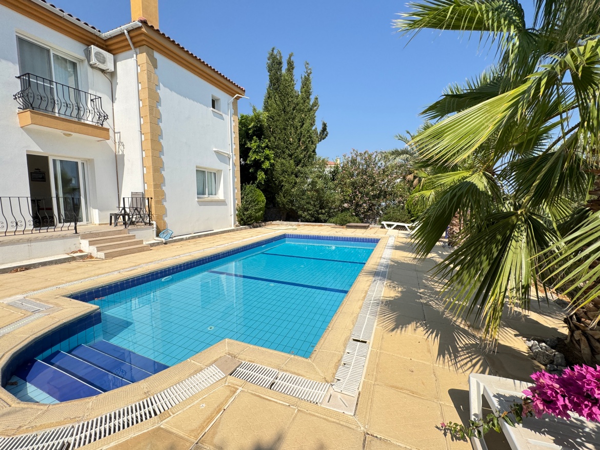 Spacious 3+1 Villa for Rent in Karşıyaka