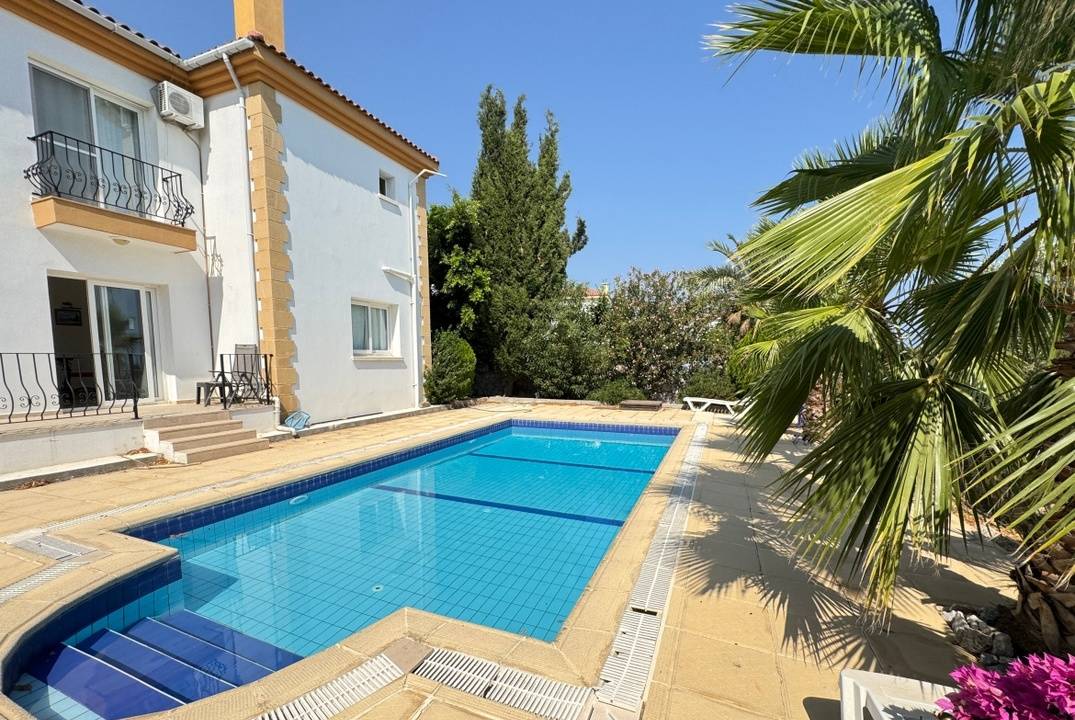 Spacious 3+1 Villa for Rent in Karşıyaka