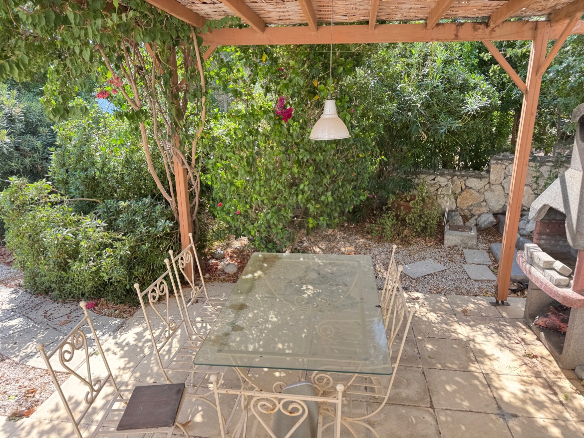 Spacious 3+1 Villa for Rent in Karşıyaka