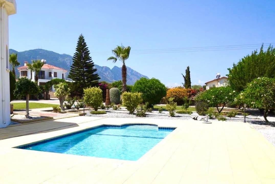 Detached Villa with Private Pool in Alsancak, North Cyprus