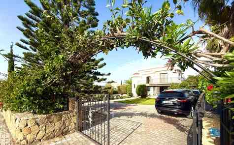 Detached Villa with Private Pool in Alsancak, North Cyprus