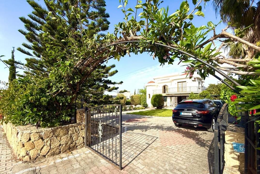 Detached Villa with Private Pool in Alsancak, North Cyprus