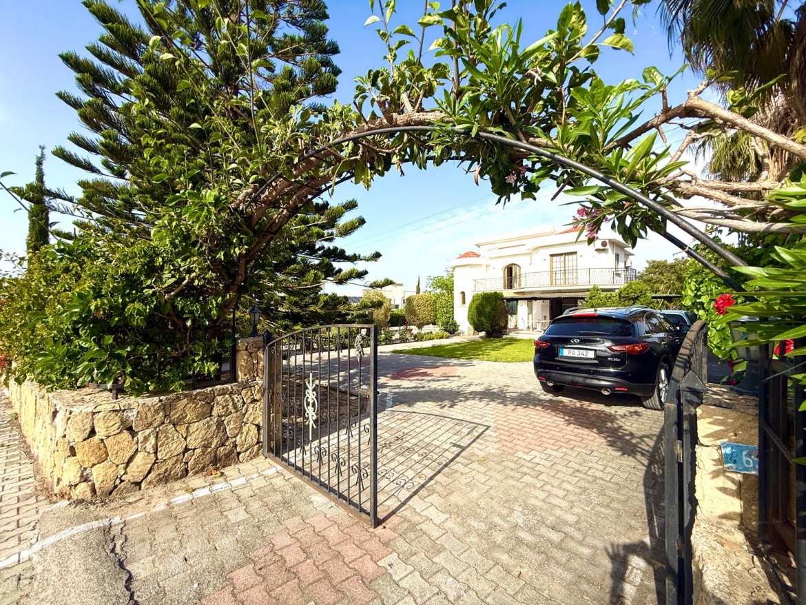 Detached Villa with Private Pool in Alsancak, North Cyprus