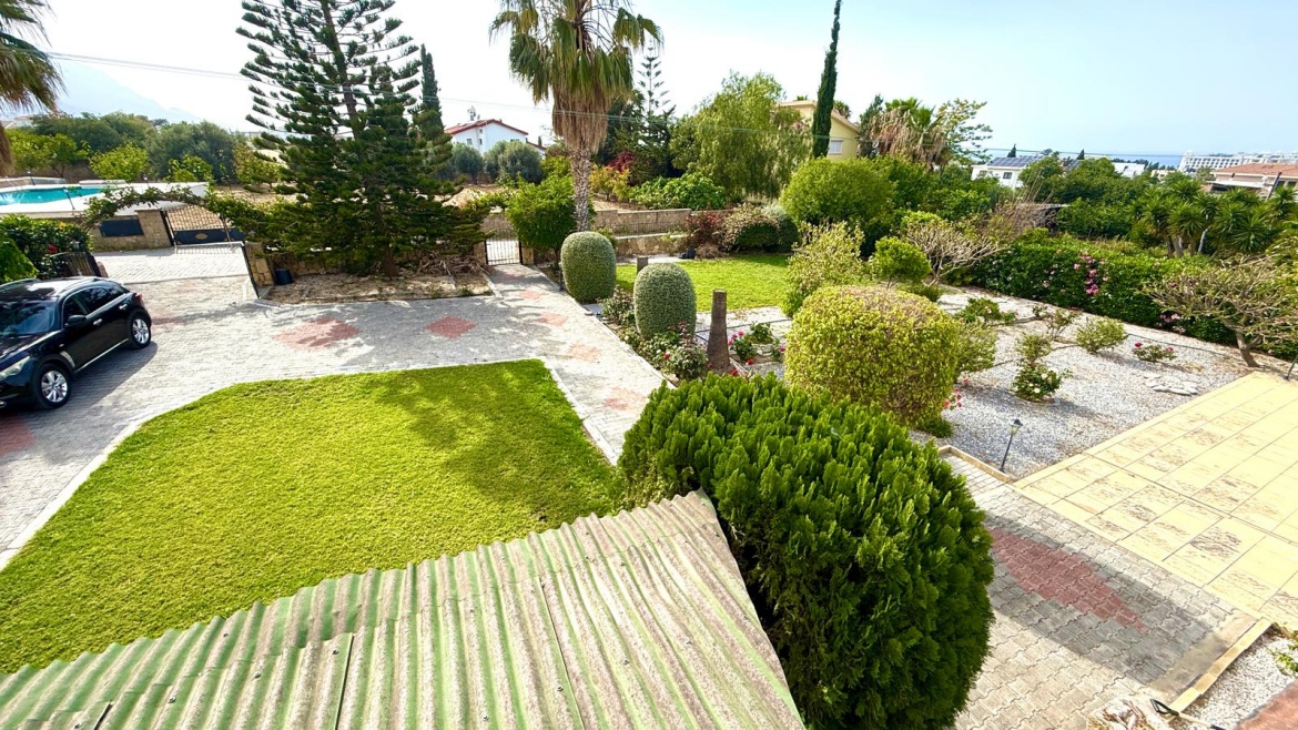 Detached Villa with Private Pool in Alsancak, North Cyprus