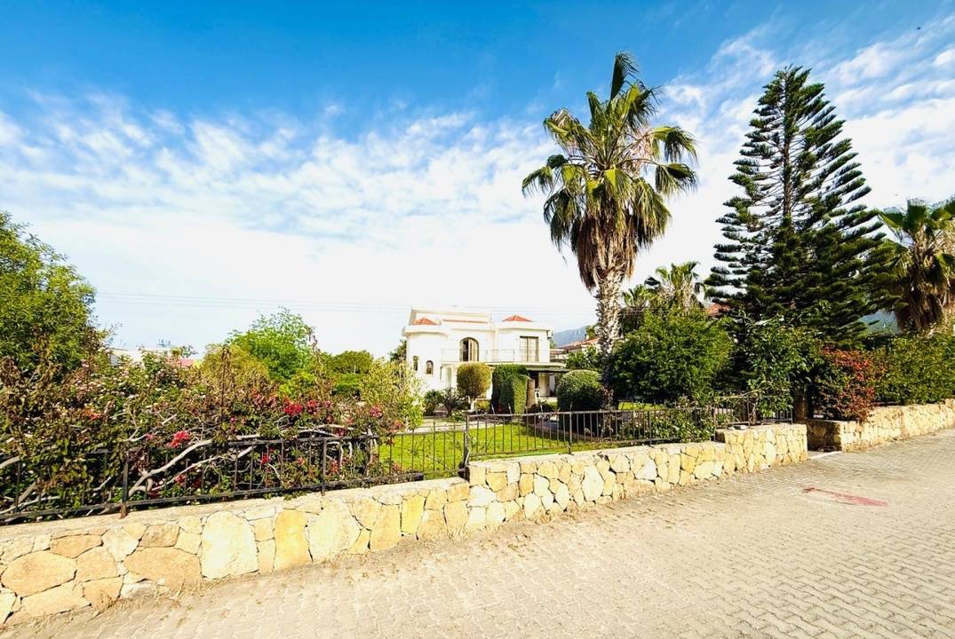 Detached Villa with Private Pool in Alsancak, North Cyprus