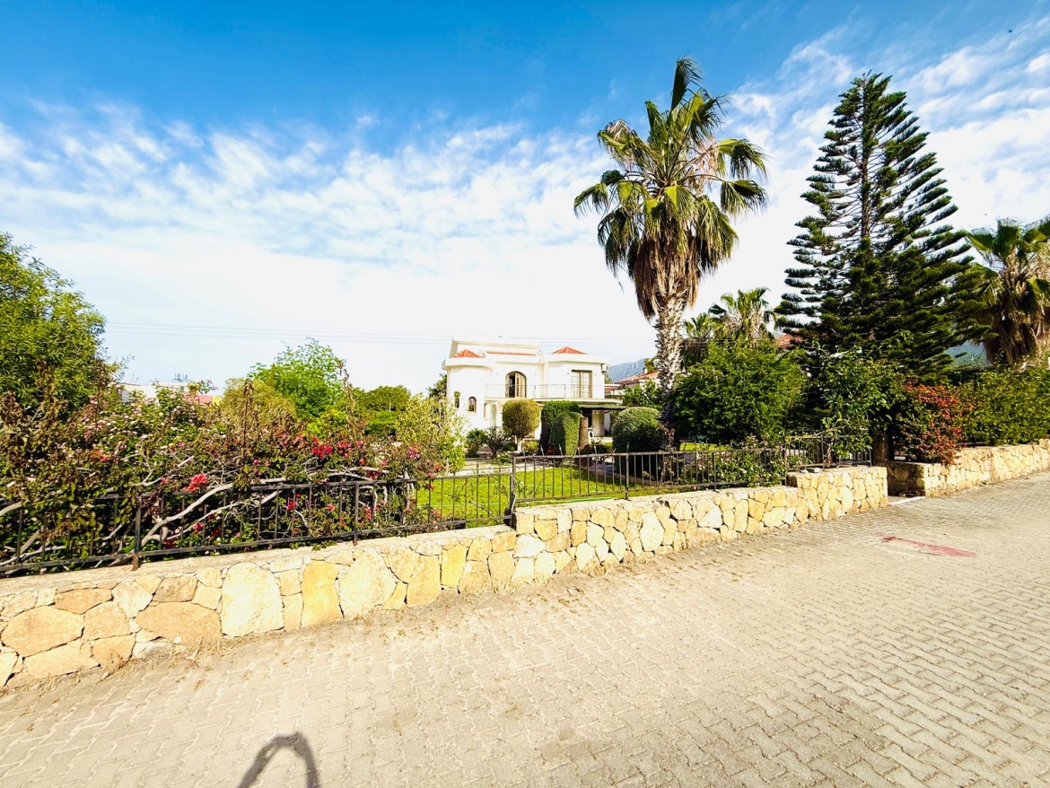 Detached Villa with Private Pool in Alsancak, North Cyprus