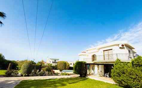 Detached Villa with Private Pool in Alsancak, North Cyprus