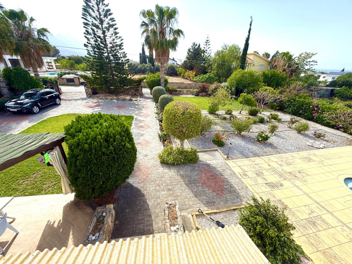 Detached Villa with Private Pool in Alsancak, North Cyprus