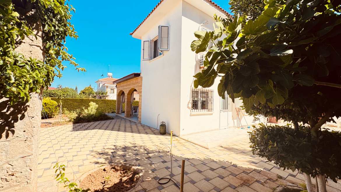 FOR SALE villa in Iskele, Bogaz - the sea and a supermarket nearby!