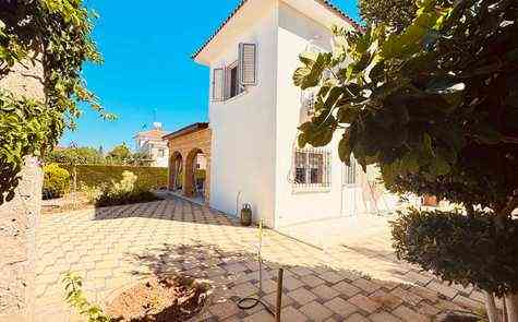 FOR SALE villa in Iskele, Bogaz - the sea and a supermarket nearby!