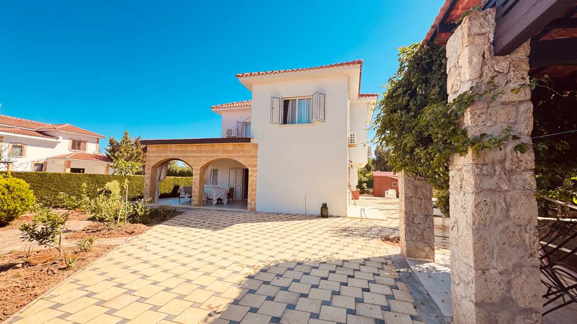 FOR SALE villa in Iskele, Bogaz - the sea and a supermarket nearby!