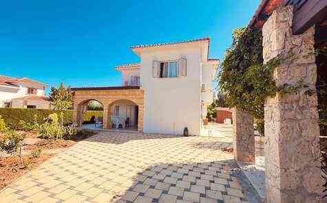 FOR SALE villa in Iskele, Bogaz - the sea and a supermarket nearby!