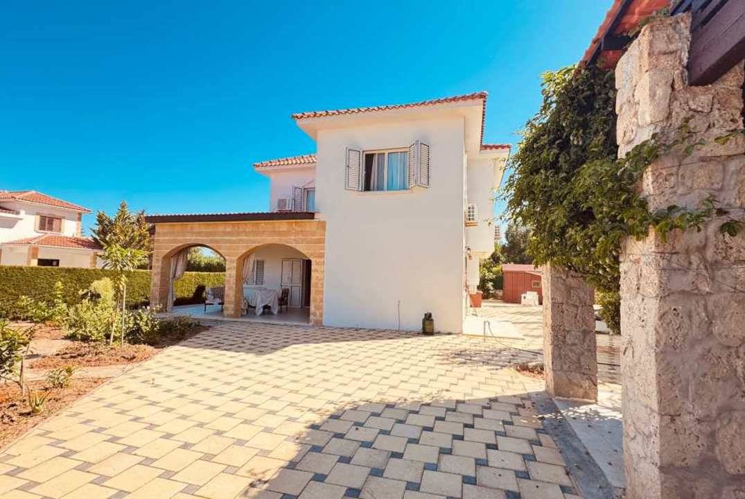 FOR SALE villa in Iskele, Bogaz - the sea and a supermarket nearby!