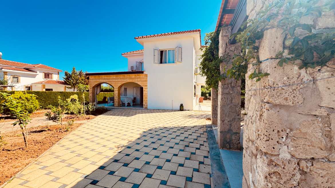 FOR SALE villa in Iskele, Bogaz - the sea and a supermarket nearby!