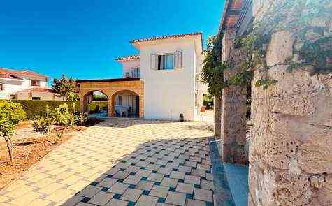 FOR SALE villa in Iskele, Bogaz - the sea and a supermarket nearby!