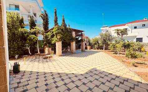 FOR SALE villa in Iskele, Bogaz - the sea and a supermarket nearby!
