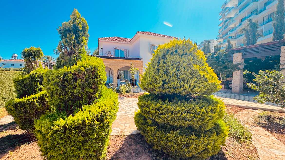 FOR SALE villa in Iskele, Bogaz - the sea and a supermarket nearby!
