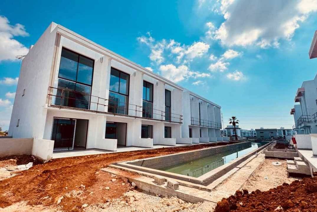 Apartments of different layouts - with a garden and perthouses in the new Yeni-Bogazichi complex, all infrastructure nearby!