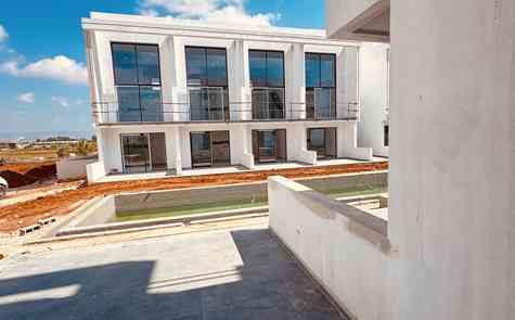 Apartments of different layouts - with a garden and perthouses in the new Yeni-Bogazichi complex, all infrastructure nearby!