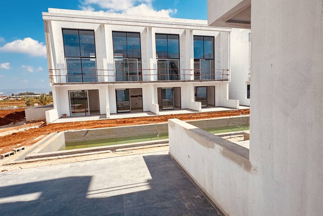 Apartments of different layouts - with a garden and perthouses in the new Yeni-Bogazichi complex, all infrastructure nearby!