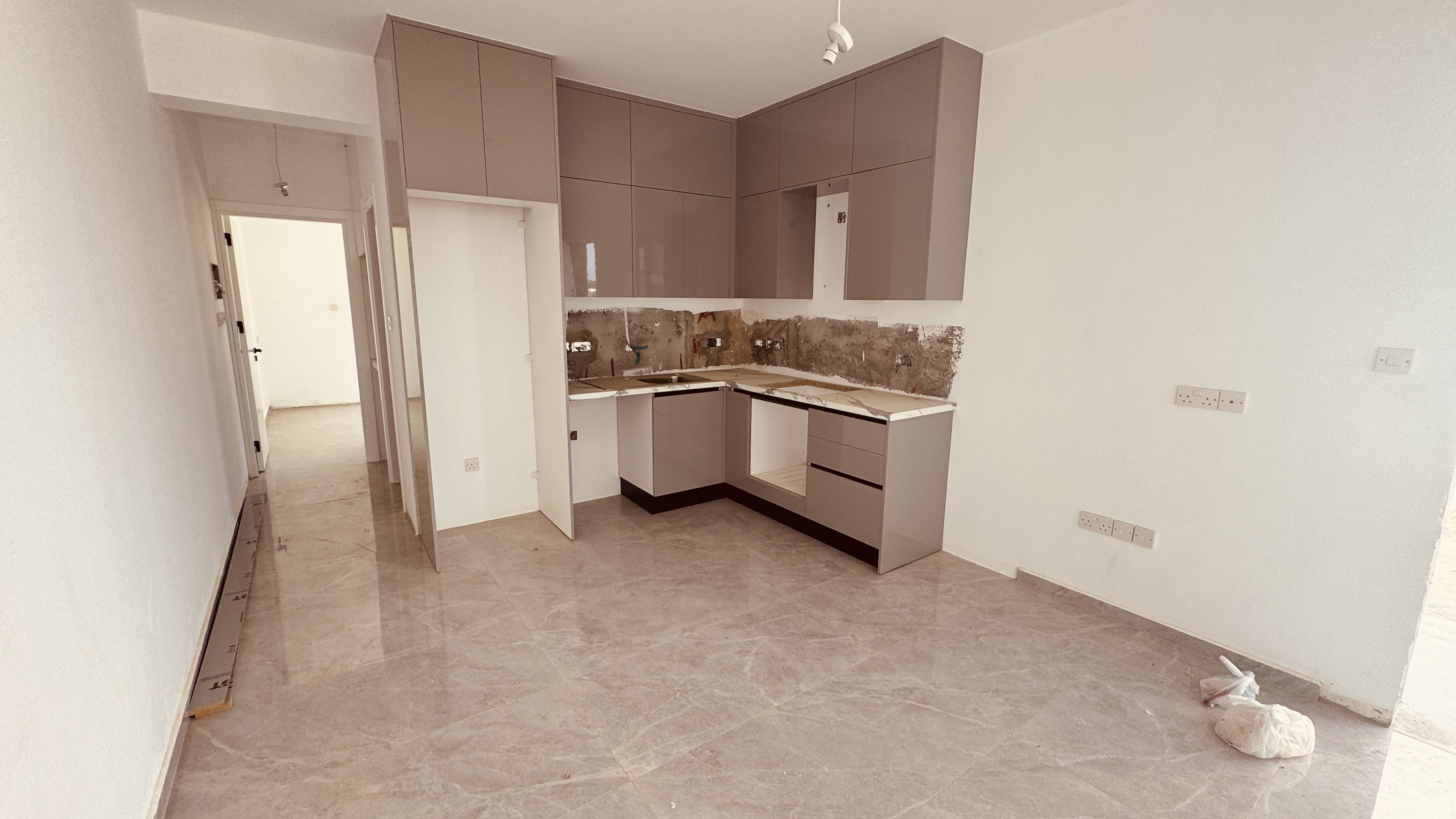 Apartments of different layouts - with a garden and perthouses in the new Yeni-Bogazichi complex, all infrastructure nearby!