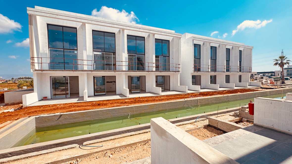 Apartments of different layouts - with a garden and perthouses in the new Yeni-Bogazichi complex, all infrastructure nearby!