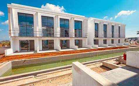 Apartments of different layouts - with a garden and perthouses in the new Yeni-Bogazichi complex, all infrastructure nearby!