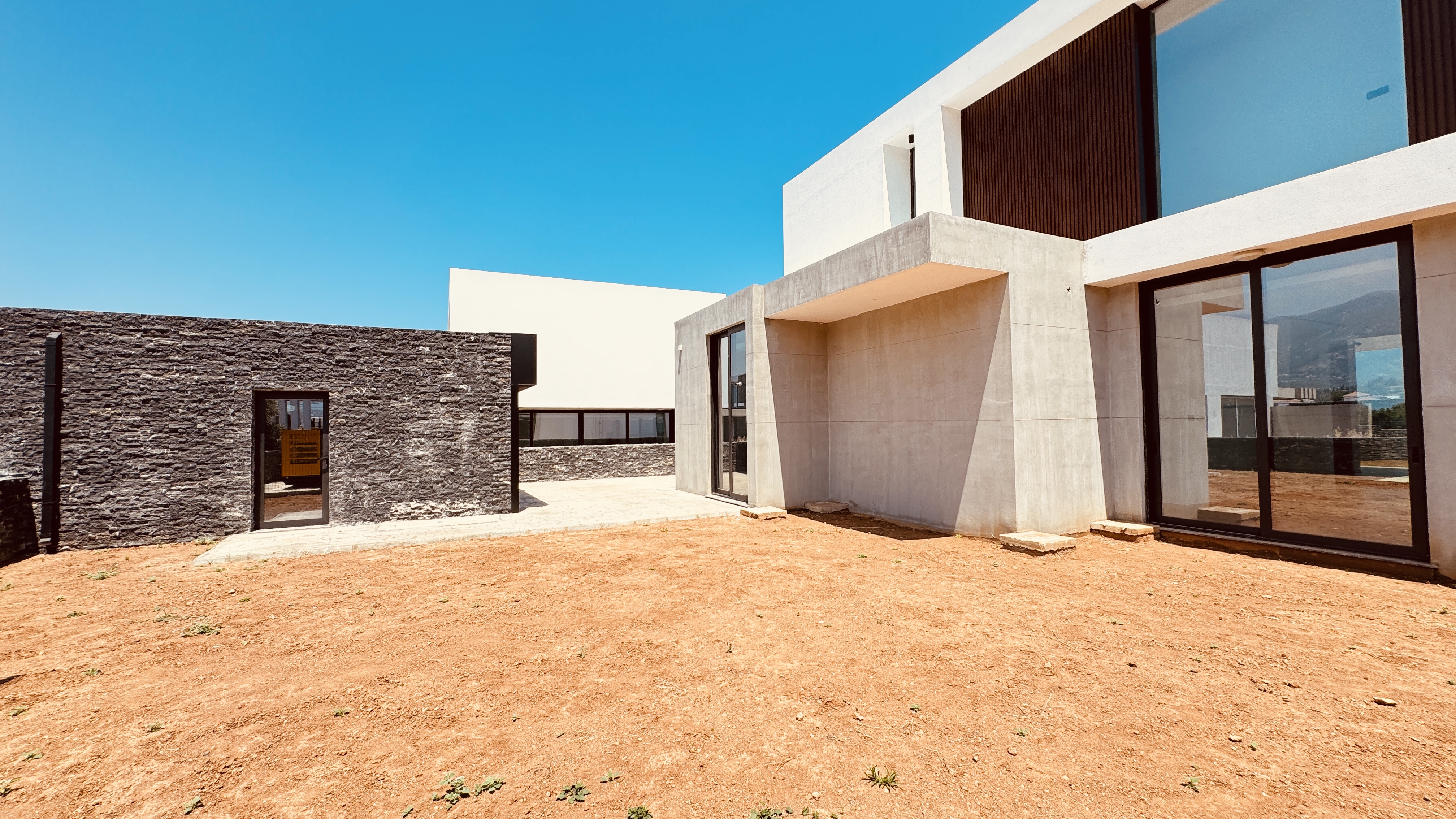 Villa 5 + 1 in a unique complex in Catalkoy on the seashore!