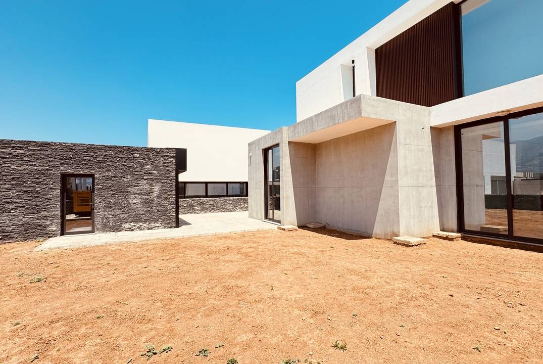 Villa 5 + 1 in a unique complex in Catalkoy on the seashore!