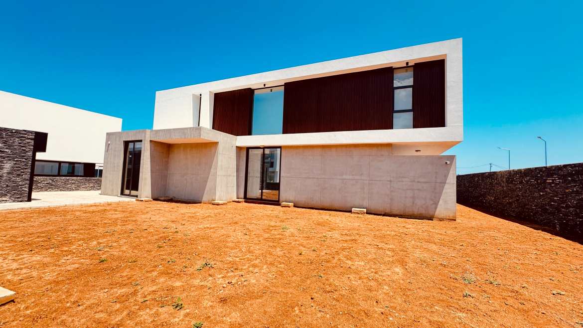 Villa 5 + 1 in a unique complex in Catalkoy on the seashore!