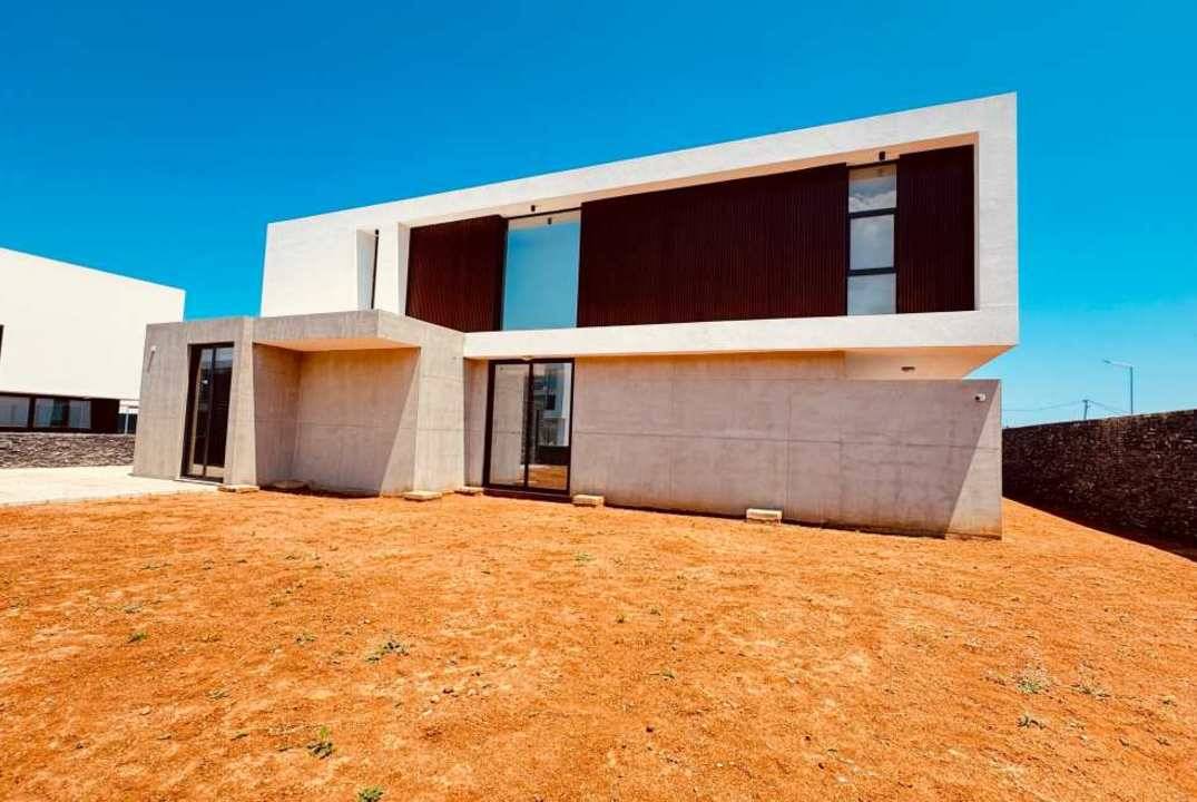 Villa 5 + 1 in a unique complex in Catalkoy on the seashore!