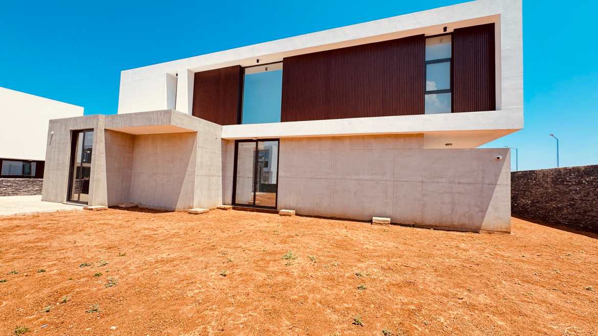 Villa 5 + 1 in a unique complex in Catalkoy on the seashore!