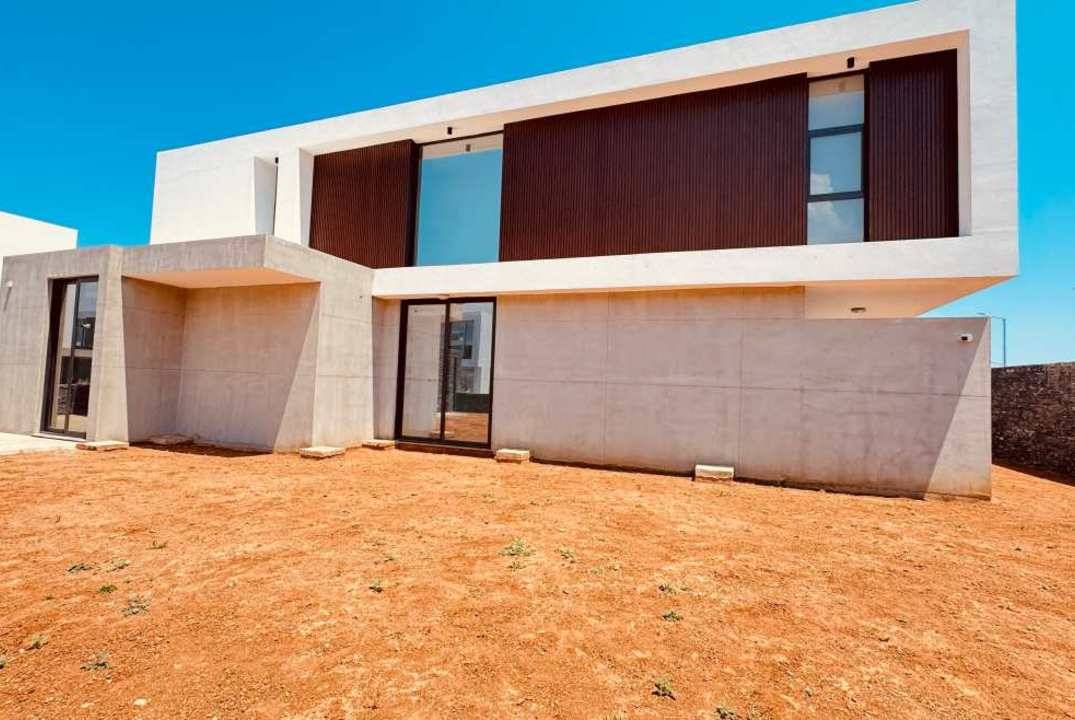 Villa 5 + 1 in a unique complex in Catalkoy on the seashore!