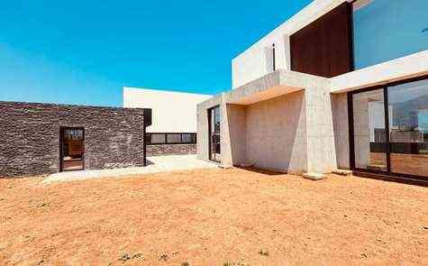Villa 5 + 1 in a unique complex in Catalkoy on the seashore!