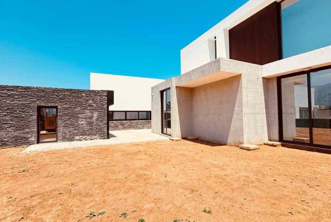 Villa 5 + 1 in a unique complex in Catalkoy on the seashore!