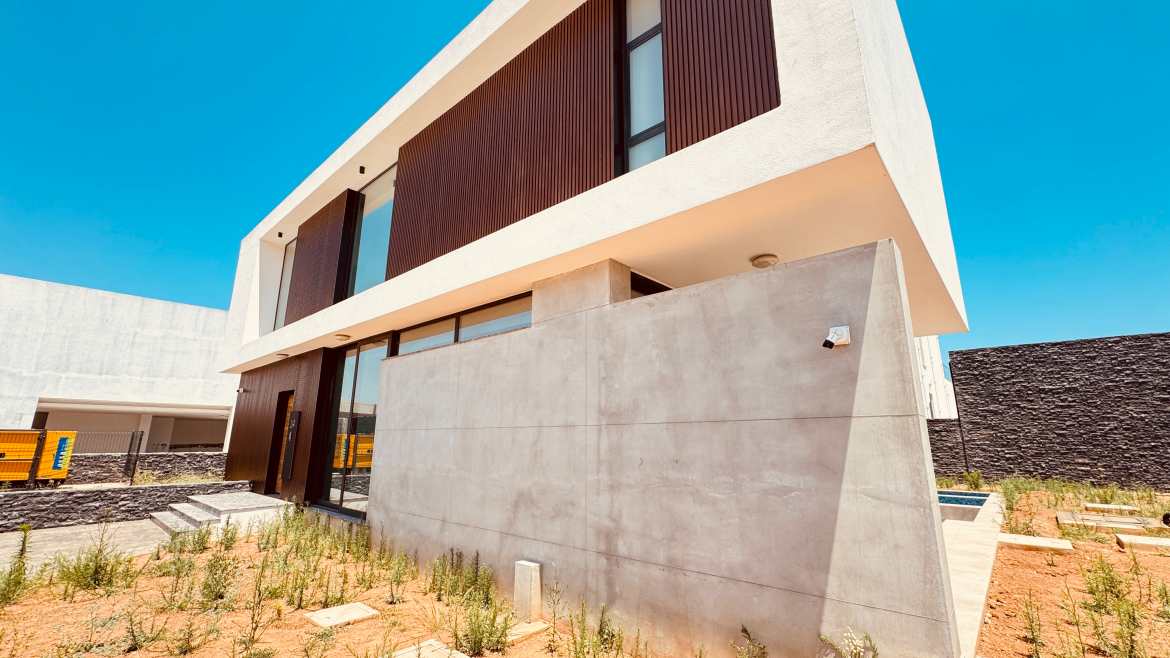 Villa 5 + 1 in a unique complex in Catalkoy on the seashore!