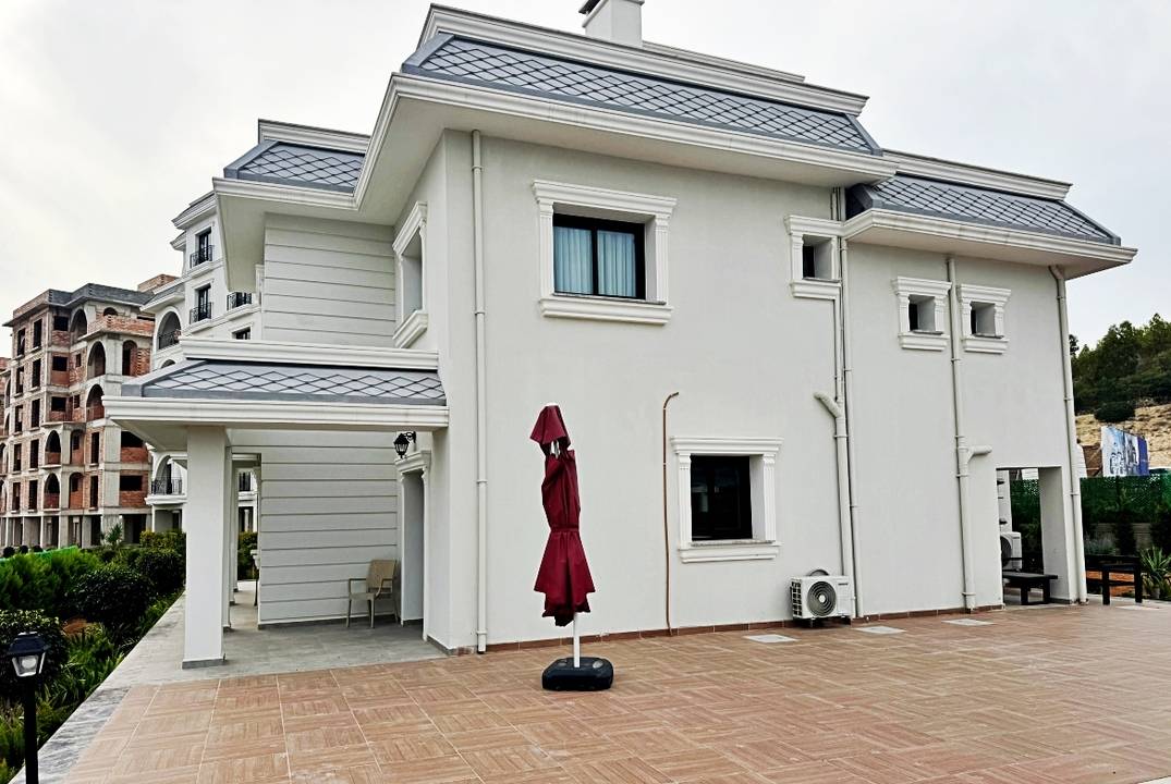  Exclusive 4+1 Villas with Private Pools | La Palazzo, İskele